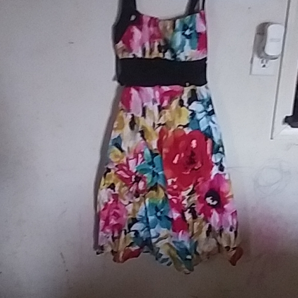 Beautiful 👗 - Picture 1 of 2